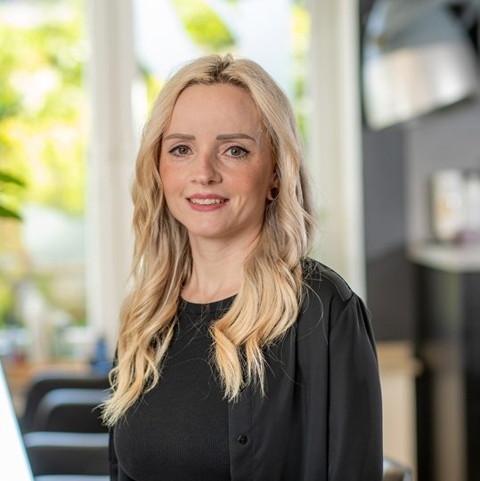 Nadine, Master Stylist beim Friseurteam Ricker in Dülmen